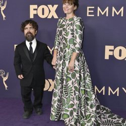 Peter Dinklage y Erica Schmidt en los Emmy 2019