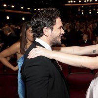 Kit Harington y Sophie Turner se saludan en los Emmy 2019 en su reencuentro tras el final de 'Juego de Tronos'