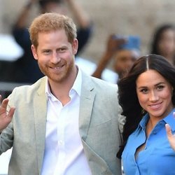 El Príncipe Harry y Meghan Markle en su llegada a Ciudad del Cabo