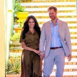 El Príncipe Harry y Meghan Markle, muy felices y enamorados en Ciudad del Cabo
