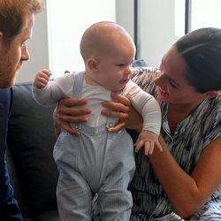 El Príncipe Harry y Meghan Markle, muy felices con su hijo Archie en su viaje oficial a Sudáfrica