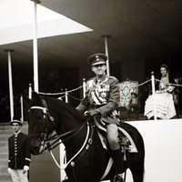 Constantino de Grecia a caballo