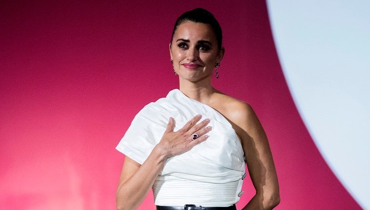 Penélope Cruz antes de recoger el Premio Donostia muy emocionada en el Festival de Cine de San Sebastián 2019