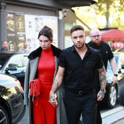 Liam Payne con su novia Maya Henry en París