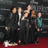 Angelina Jolie junto a sus hijos en la premiere de la película 'Maléfica 2'