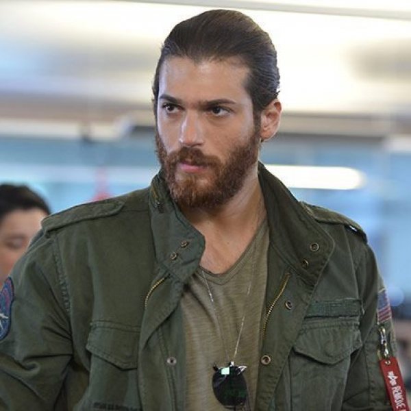 Can Yaman en un fotograma de 'Erkenci Kus: Pájaro soñador' - Así es Can