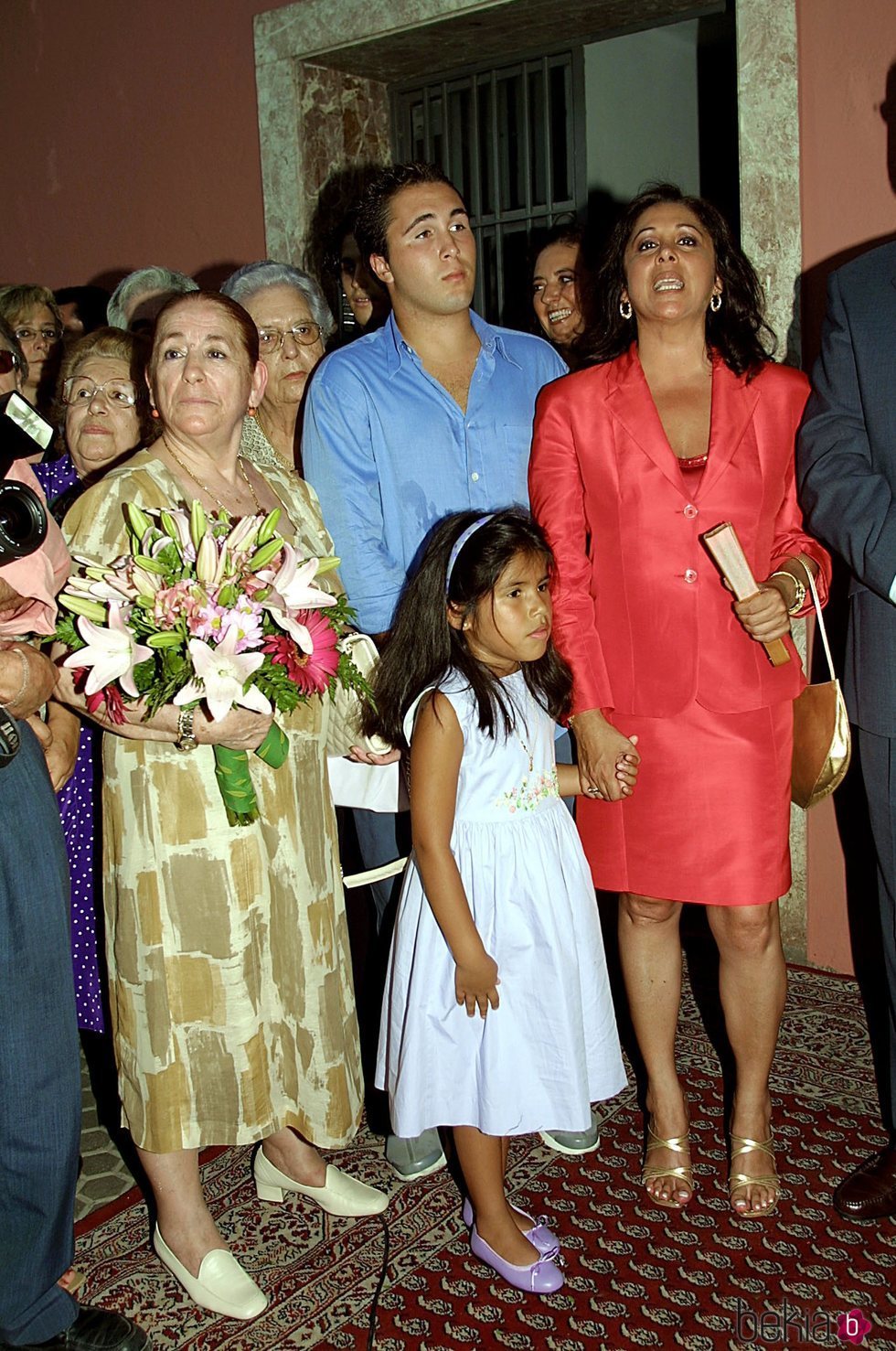 Isabel Pantoja con su madre Doña Ana y sus hijos, Kiko Rivera y Chabelita Pantoja