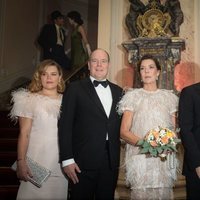 Alberto y Carolina de Mónaco, Louis Ducruet y Marie Chevallier y Camille Gottlieb en una fiesta en Monte-Carlo