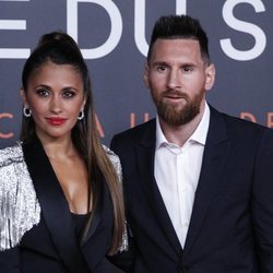 Leo Messi con Antonella Roccuzzo en el estreno de su espectáculo del Circo del Sol