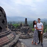 Louis Ducruet y Marie Chevallier en el templo Borobudur de Java