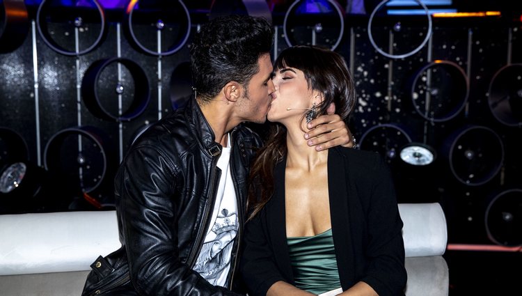 Kiko Jiménez y Sofía Suescun se besan en el quinto programa de 'Límite 48 horas'
