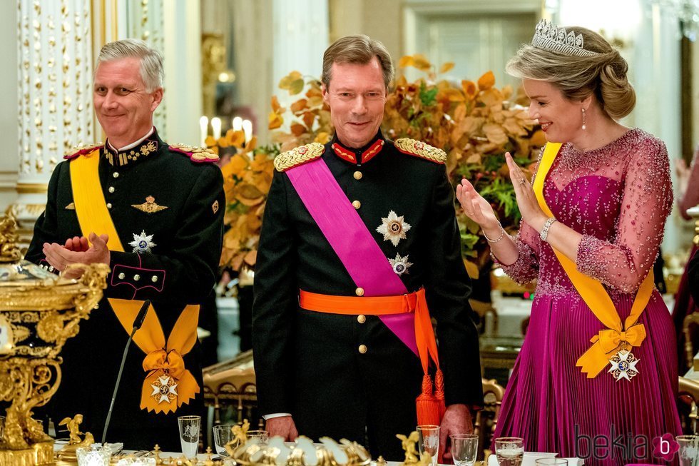 Enrique de Luxemburgo con Felipe y Matilde de Bélgica en la cena por la Visita de Estado de los Reyes de Bélgica