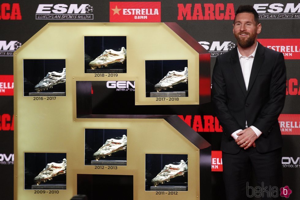Leo Messi con sus botas en la entrega de la de Oro 2019 - Foto en Bekia Actualidad