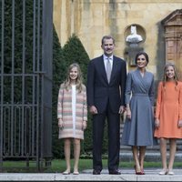 Los Reyes Felipe y Letizia, la Princesa Leonor y la Infanta Sofía en su llegada a los actos de entrega de los Premios princesa de Asturias 2019