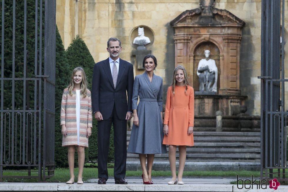 Los Reyes Felipe y Letizia, la Princesa Leonor y la Infanta Sofía en su llegada a los actos de entrega de los Premios princesa de Asturias 2019