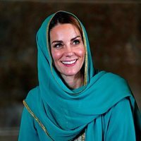 Kate Middleton vestida con un traje típico pakistaní