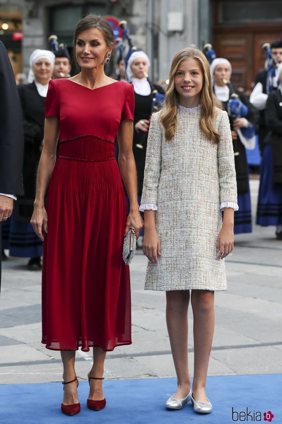 La Reina Letizia y la Infanta Sofía a su llegada a los Premios Princesa de Asturias 2019