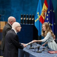 La Princesa Leonor entrega el Premio Princesa de Asturias de las Artes a Peter Brook en presencia del Rey Felipe