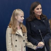 La Princesa Leonor, la Reina Letizia y la Infanta Sofía durante el acto de entrega del Premio Pueblo Ejemplar de Asturias 2019