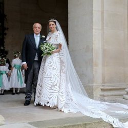 La Condesa Olympia de Austria junto a su padre en el día de su boda