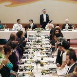 Naruhito y Masako de Japón con Carlos Gustavo de Suecia y Victoria de Suecia en la cena por la entronización de Naruhito de Japón