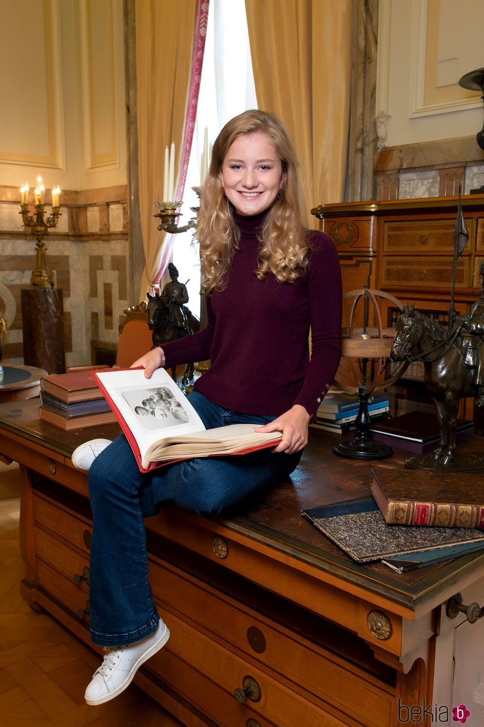 Isabel de Bélgica en el despacho de Felipe de Bélgica