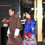 Los Reyes de Bhutan en el banquete organizado por la entronización de Naruhito de Japón