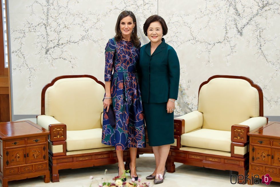 La Reina Letizia en su reunión con la Primera Dama de Corea del Sur