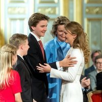 Isabel de Bélgica recibe la felicitación de sus padres y hermanos en su 18 cumpleaños