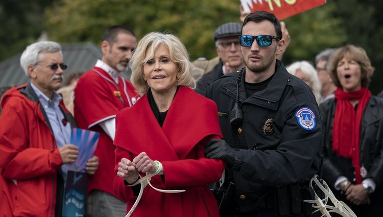 Jane Fonda siendo arrestada por tercera vez por su protesta contra el cambio climático