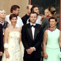 Marta Luisa de Noruega y Ari Behn con Harald y Sonia de Noruega en el concierto previo a su boda en 2002
