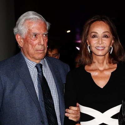 Isabel Presyler con Mario Vargas Llosa en la presentación de su libro
