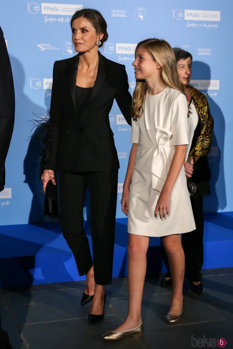 La Reina Letizia, muy atenta con la Infanta Sofía en los Premios Princesa de Girona 2019