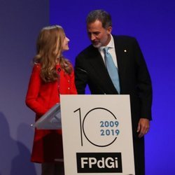 El Rey Felipe felicita a la Princesa Leonor por su primer discurso en los Premios Princesa de Girona 2019