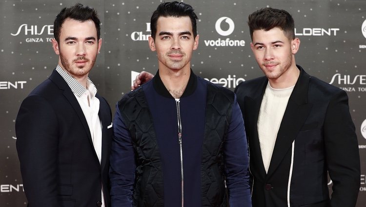 Nick Jonas, Joe Jonas y Kevin Jonas en Los 40 Music Awards 2019