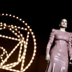 Rosalía en su actuación en Los 40 Music Awards 2019