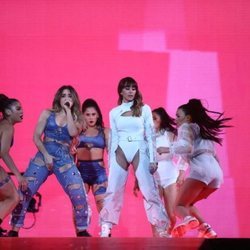 Aitana Ocaña bailando en su actuación en Los 40 Music Awards 2019