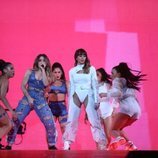 Aitana Ocaña bailando en su actuación en Los 40 Music Awards 2019