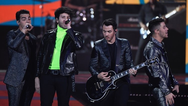 Los Jonas Brothers con Sebastián Yatra en Los 40 Music Awards 2019