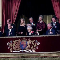 Los Duques de Cambridge, la Reina Isabel y los Duques de Cornualles en el concierto del Día del Recuerdo 2019