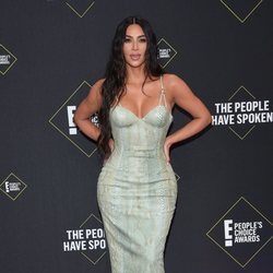 Kim Kardashian en la alfombra roja de los People's Choice Awards 2019