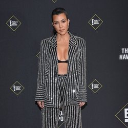 Kourtney Kardashian en la alfombra roja de los People's Choice Awards 2019