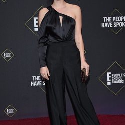 Lucy Hale en la alfombra roja de los People's Choice Awards 2019