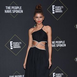 Zendaya en la alfombra roja de los People's Choice Awards 2019