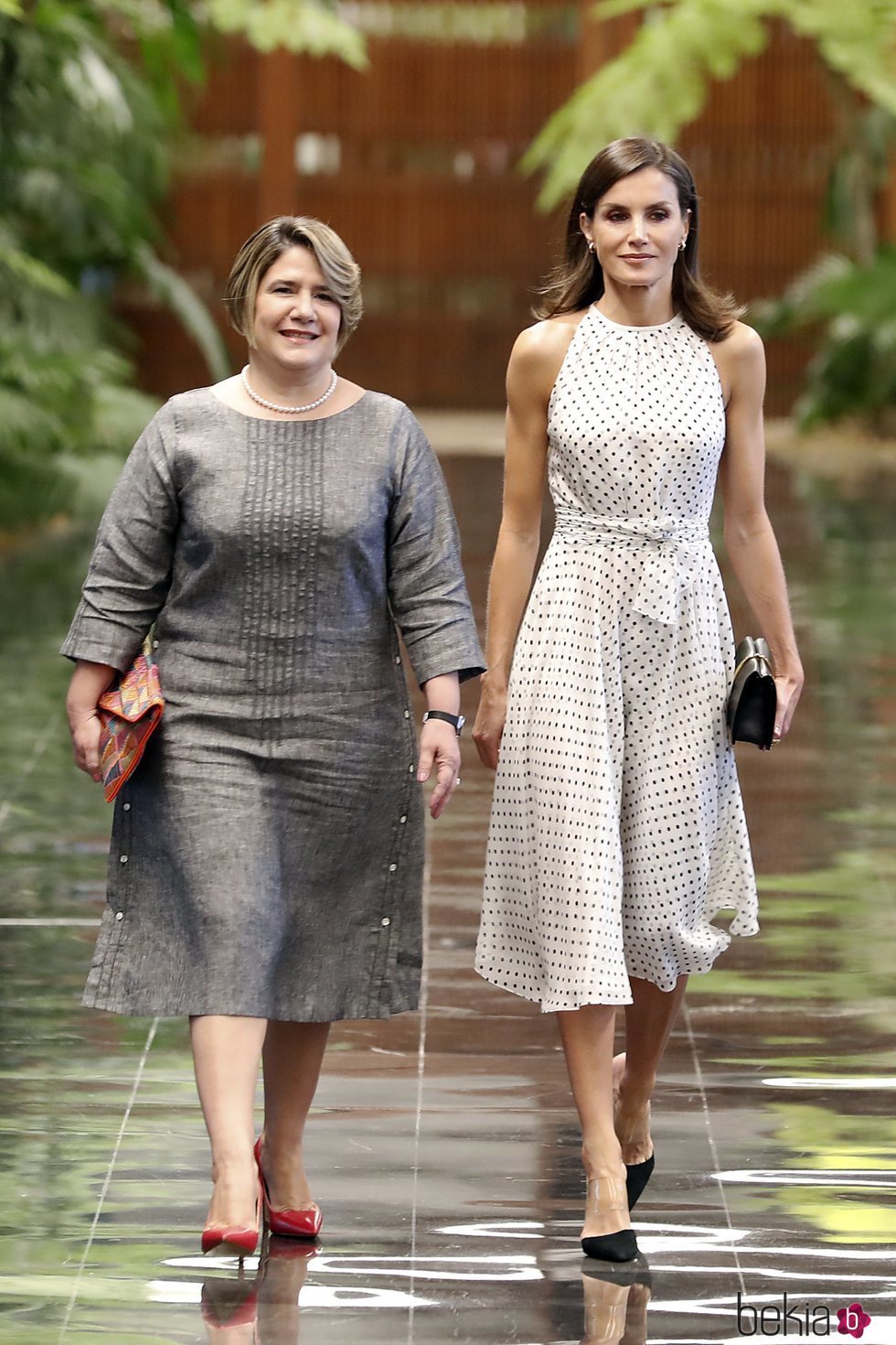 La Reina Letizia con Lis Cuesta en la ceremonia de bienvenida en su Visita de Estado a Cuba