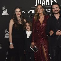 Juanes con su mujer Karen, y sus hijos, Luna, Paloma y Dante en el premio Persona del Año 2019 en los Grammy Latino