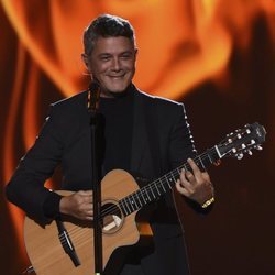 Alejandro Sanz actuando en el premio Persona del Año 2019 en los Grammy Latino