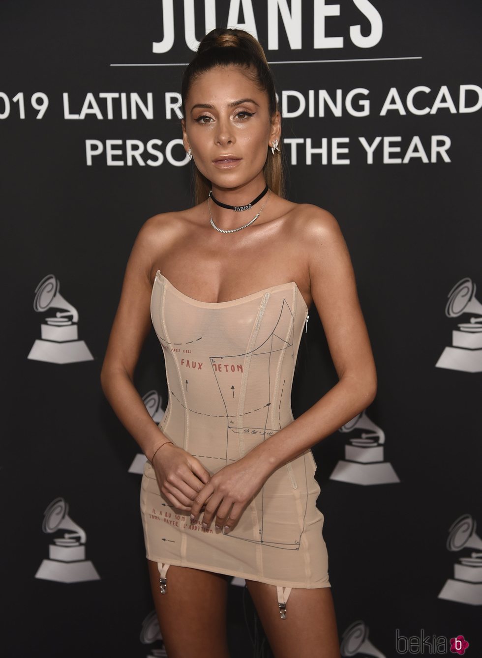 Cami en la alfombra roja del premio Persona del Año 2019 en los Grammy Latino