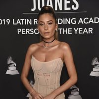Cami en la alfombra roja del premio Persona del Año 2019 en los Grammy Latino