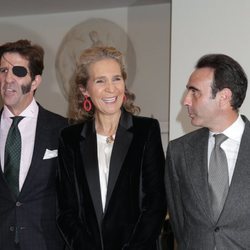 La Infanta Elena junto a Enrique Ponce y Juan José Padilla en un homenaje a la tauromaquia